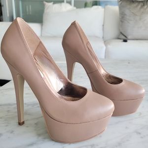 Steve Madden platform, high, stiletto heel in tan/nude. Sz 6